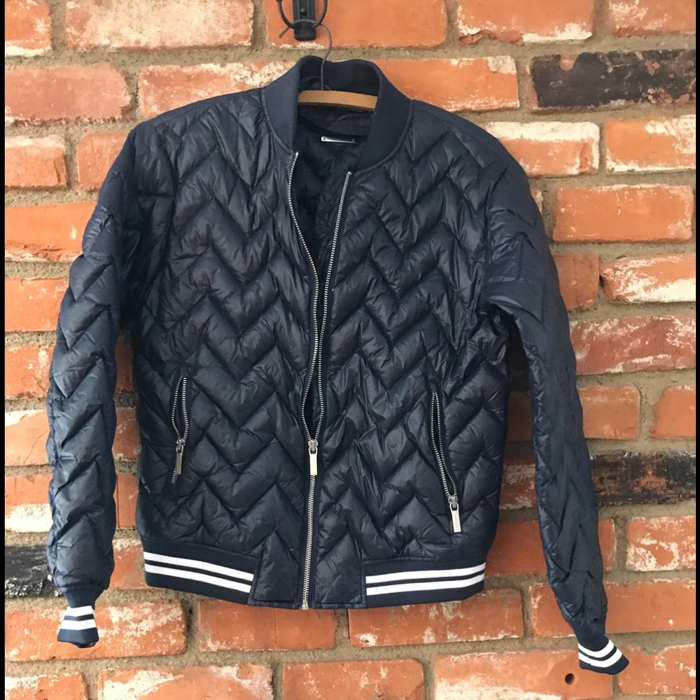Armani Exchange Women’s Zigzag Puffer Jacket
